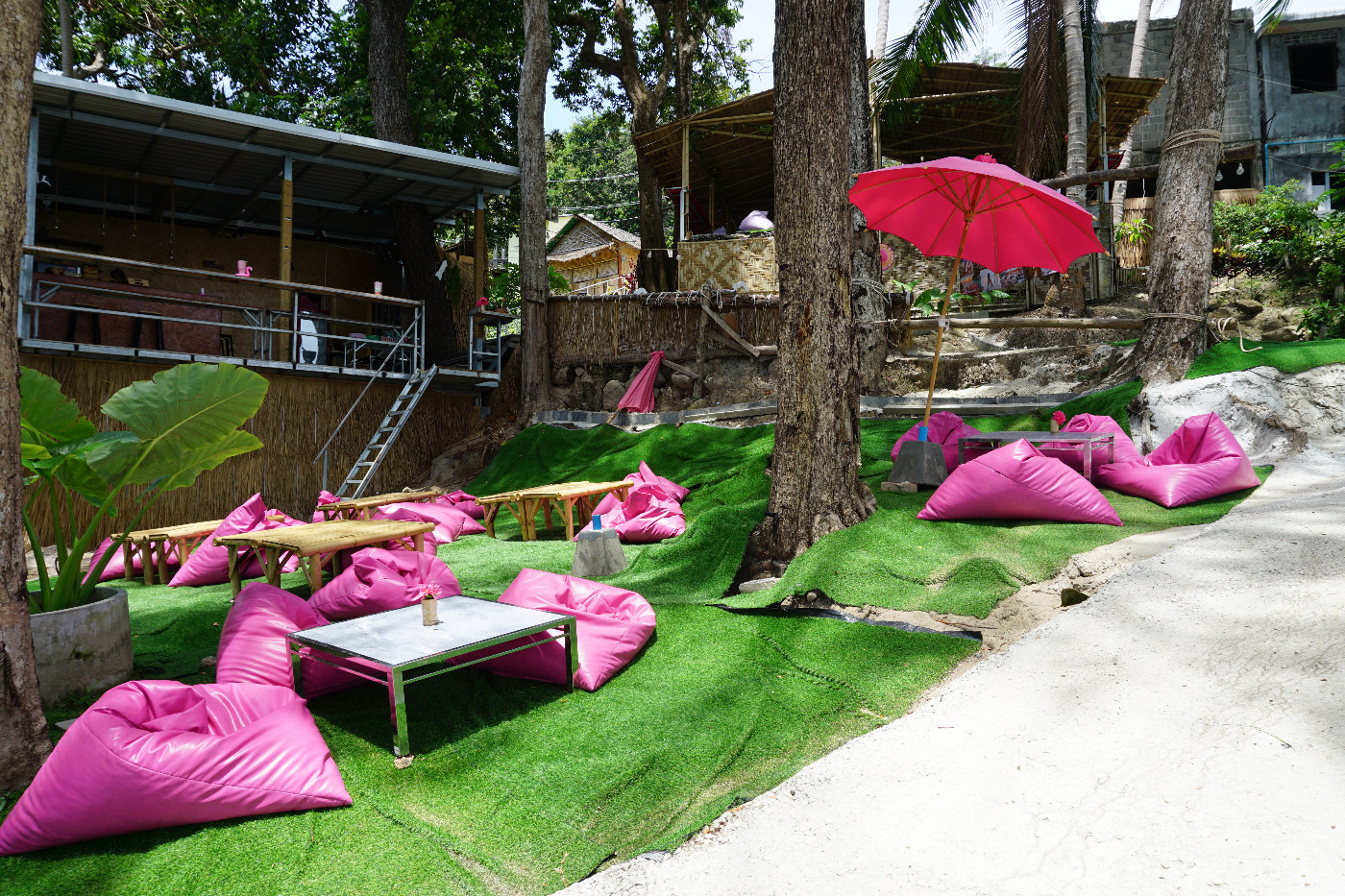 Cafe Phuket VIEW POINT – คาเฟ่ป่าตอง